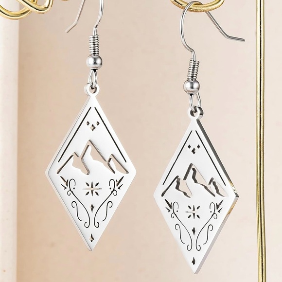 ACOTAR Velaris inspired earrings - Picture 3 of 5